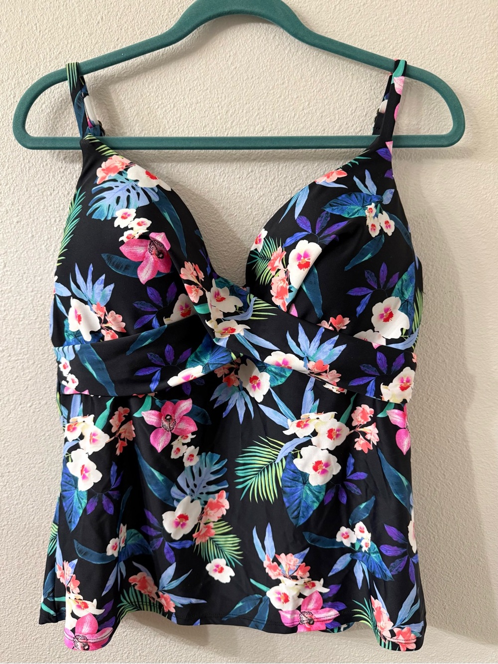 Island Escape Printed Gemini Twist Front Underwire Tankini, Maui Gardens, 16